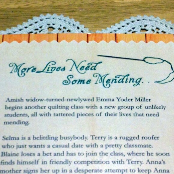 Amish romance The Tattered Quilt Wanda Brunstetter - Picture 3 of 6